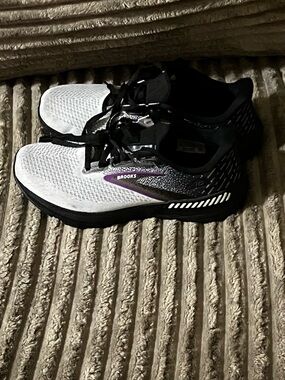 Brooks Women’s Launch GTS 10